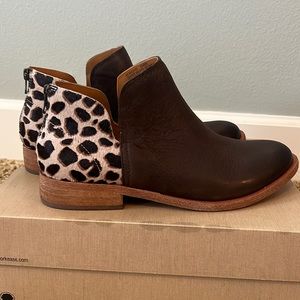 NWT Kork-ease Renny leather ankle boots.